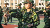 哈尔滨小姐姐军训视频,青春洋溢的军旅时光